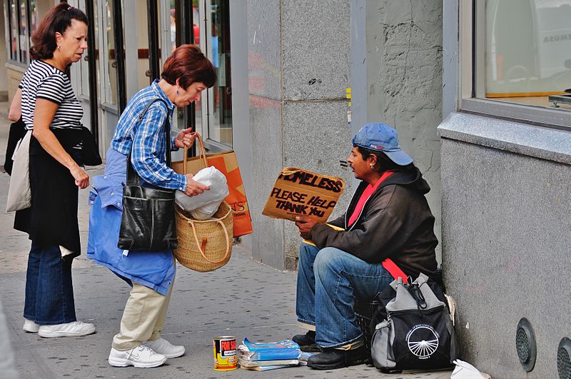 800px-Helping_the_homeless